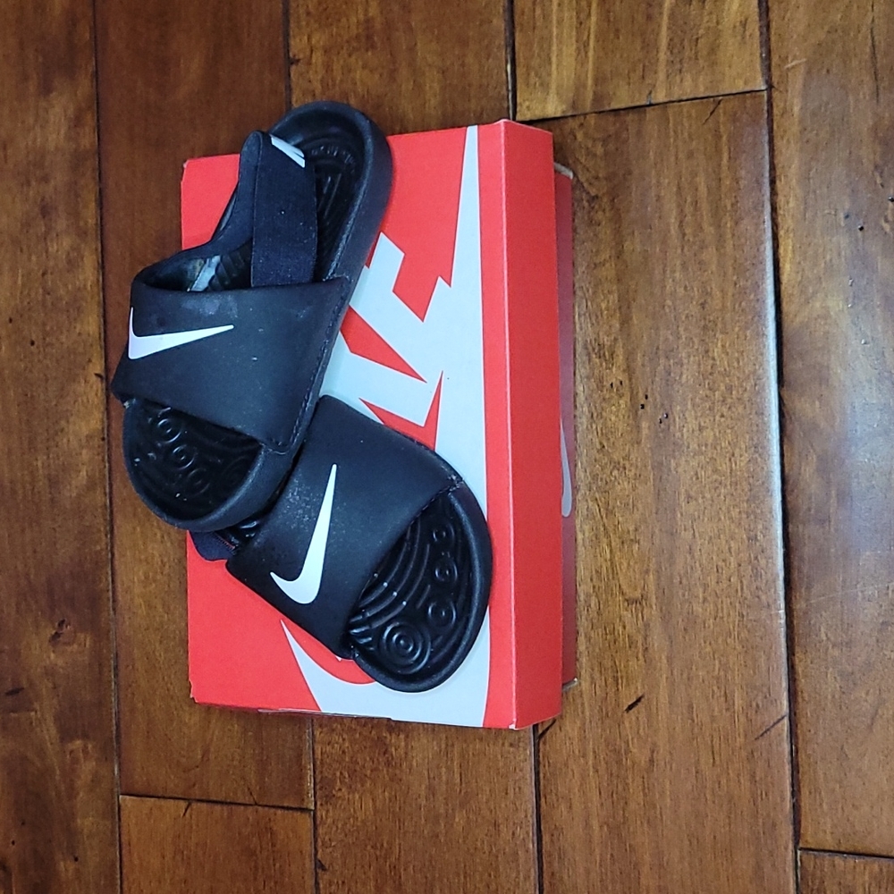 NIKE toddler sandels